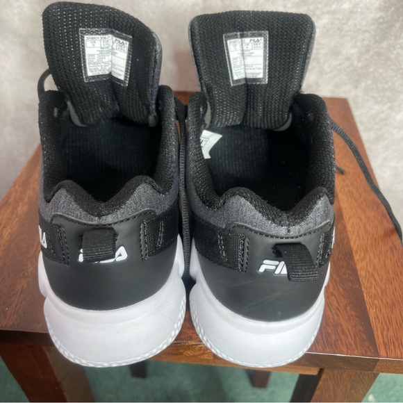 Fila Travalo Grey/Black Big Boys Sneakers Size 5 Like New Worn Once - Picture 8 of 15